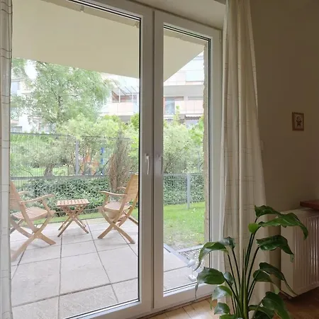 Urban Nest - Waw Chopin Airport Wygledowska 10 *