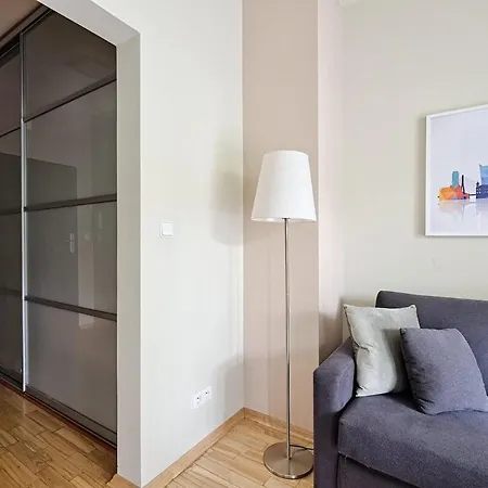 Urban Nest - Waw Chopin Airport Wygledowska 10 * ורשה
